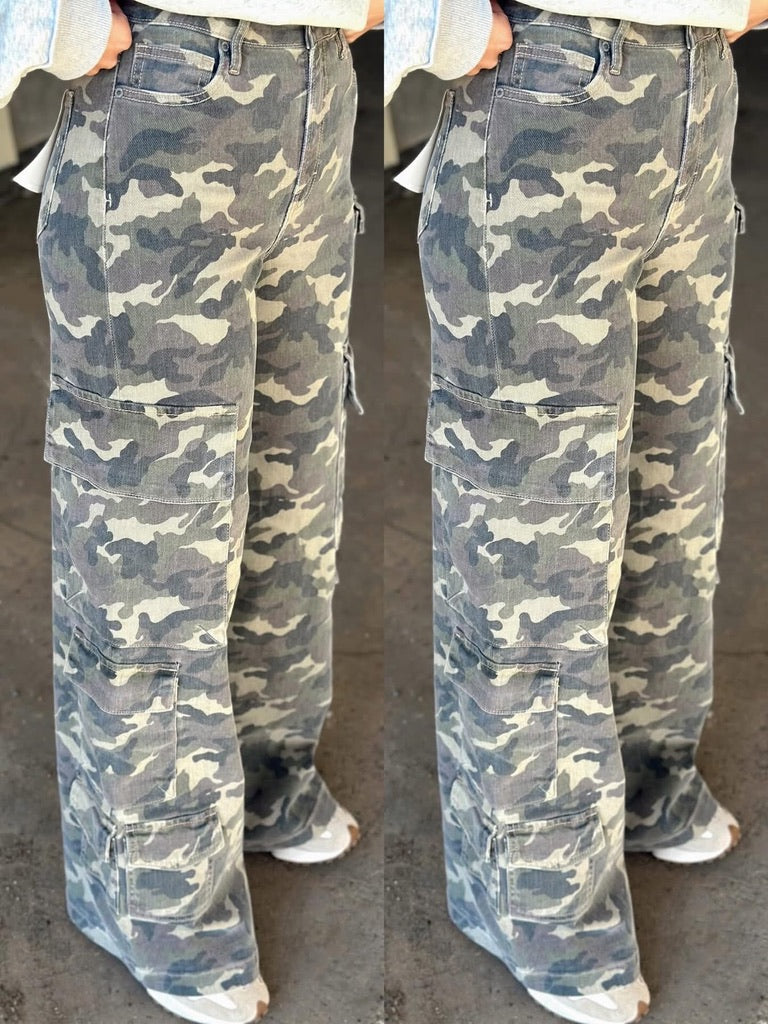 Camo High Rise Cargo pant