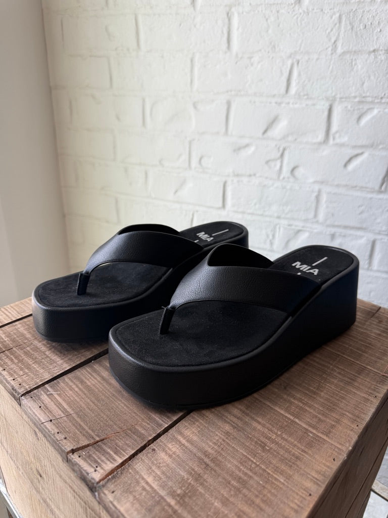 Niccola Black Platform flip flop