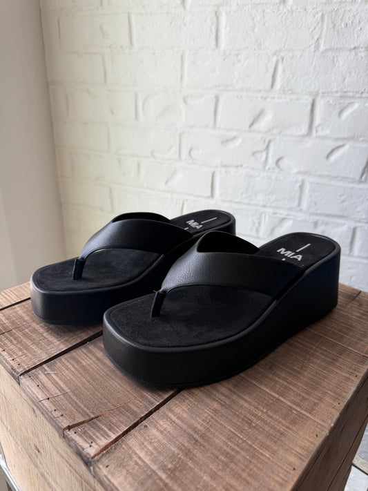 Niccola Black Platform flip flop